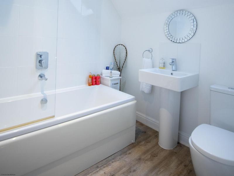 Pearl & Spice Hideaways - 2 two bedroom cottages nearby - Part of the The Bay Filey Holiday Village with pool gym and direct beach access pub restaurant tennis and meadows walks - image 27