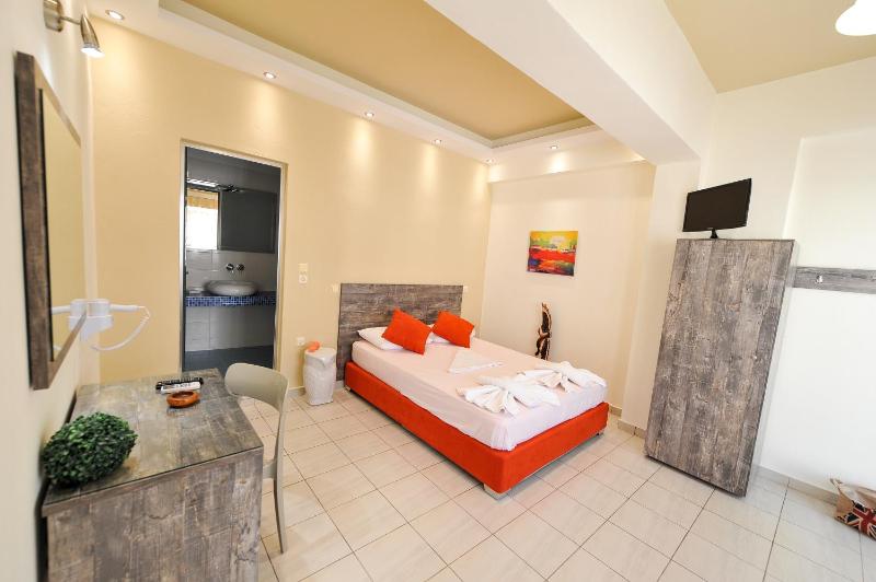 Double Room image 3