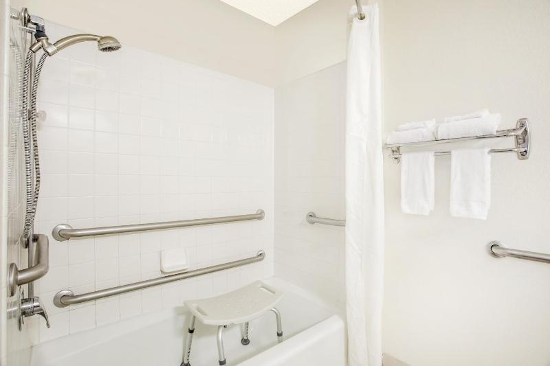 Queen Room - Disability Access - Non-Smoking image 2