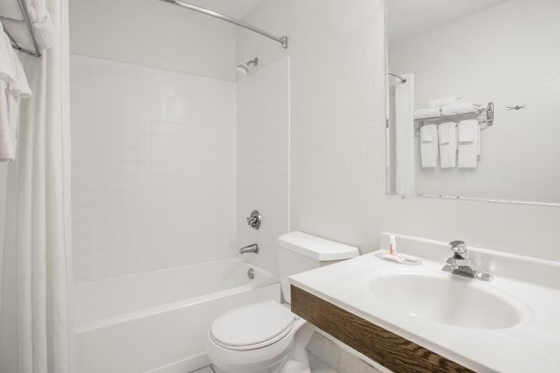 King Room - Non-Smoking image 2