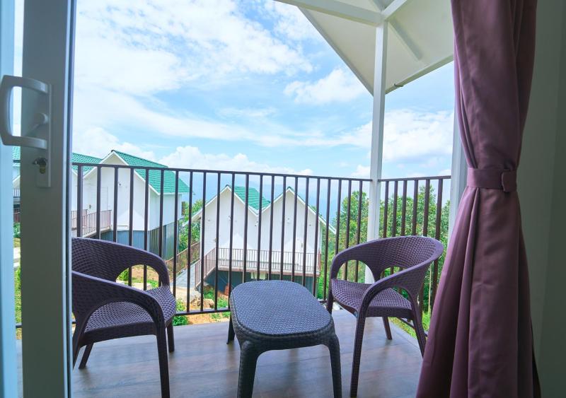 Gardenia Pool Resort Kanthalloor by VOYE HOMES Mountain View Stay Near Bhramaram view Point - image 7