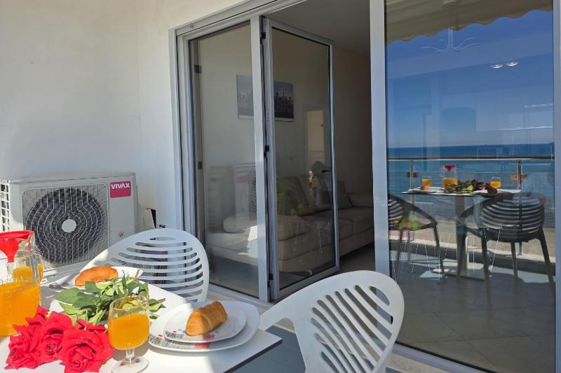 Brisa Del Mar Beachfront Apartment - image 7