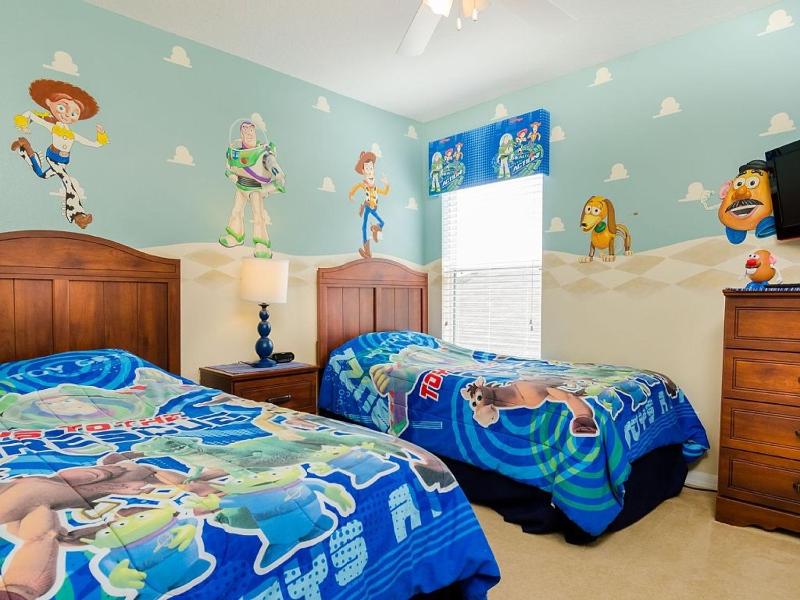 Southern Comfort Private Pool Spa Near Disney! villa - image 5