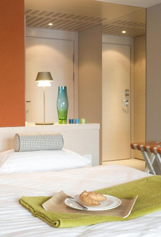 Double Room with Terrace image 3