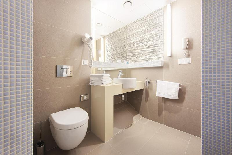 Double Room image 4