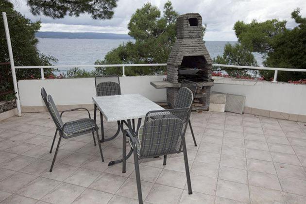 Studio Apartment with Sea View image 3