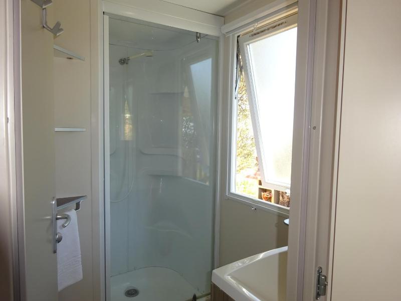 Two-Bedroom Mobile Home (4-6 Adults) image 4