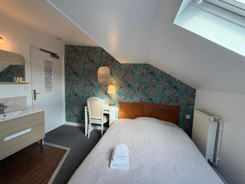 Hotel Saint Yves - image 3