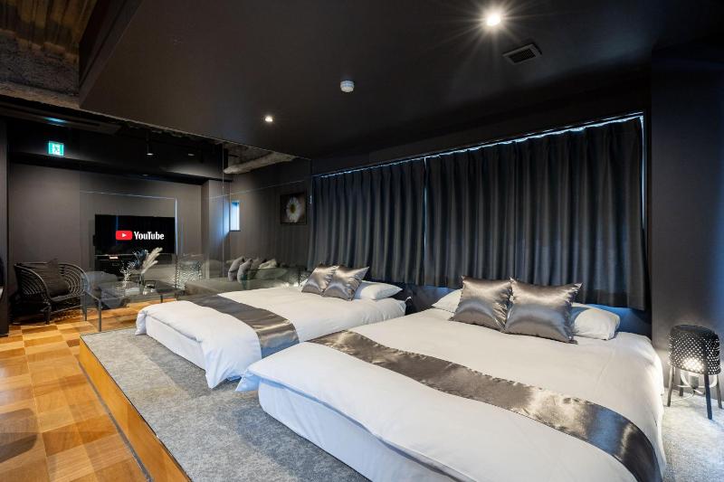 Bijou Suites Velvet - image 13