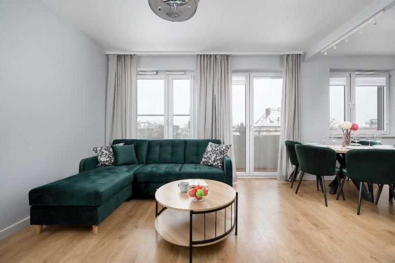 Bright Two Bedroom Apartment in Wrocław with Air Conditioning and Parking by Noclegi Renters - image 29