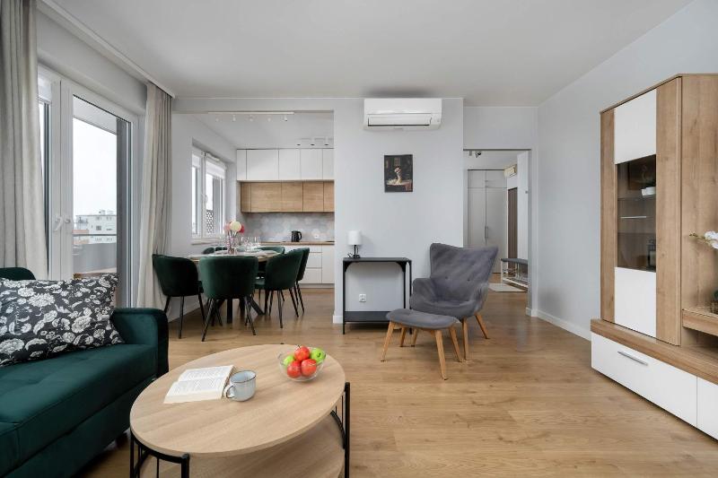Bright Two Bedroom Apartment in Wrocław with Air Conditioning and Parking by Noclegi Renters - image 7
