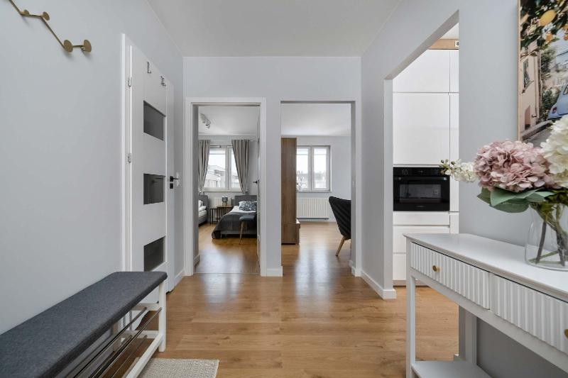 Bright Two Bedroom Apartment in Wrocław with Air Conditioning and Parking by Noclegi Renters - image 4