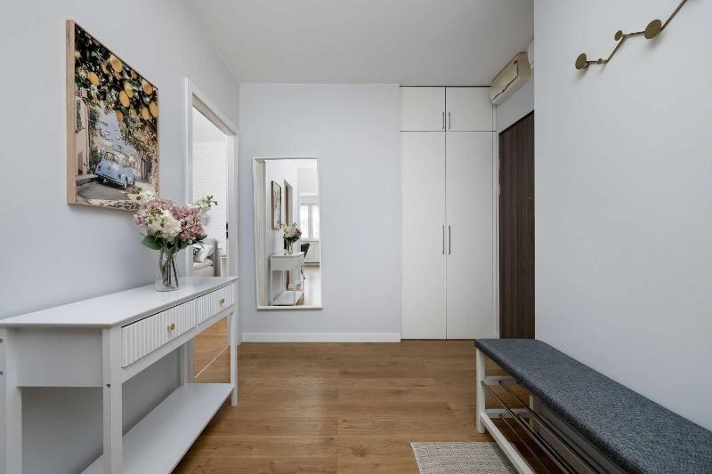 Bright Two Bedroom Apartment in Wrocław with Air Conditioning and Parking by Noclegi Renters - image 31