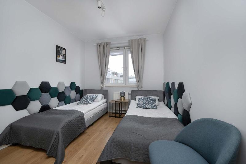 Bright Two Bedroom Apartment in Wrocław with Air Conditioning and Parking by Noclegi Renters - image 15