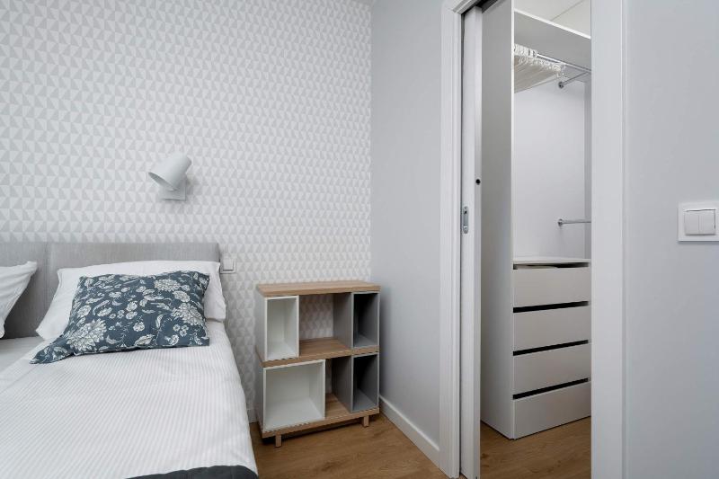 Bright Two Bedroom Apartment in Wrocław with Air Conditioning and Parking by Noclegi Renters - image 25