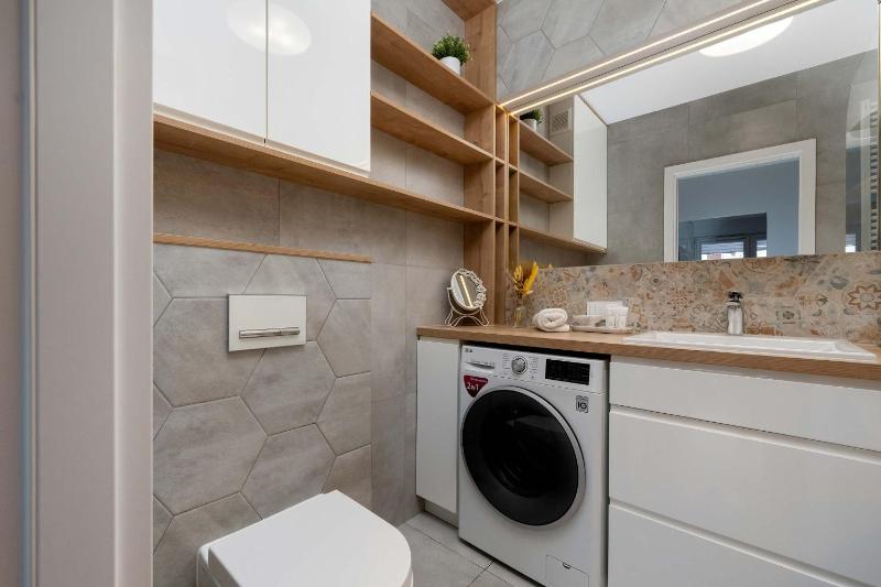 Bright Two Bedroom Apartment in Wrocław with Air Conditioning and Parking by Noclegi Renters - image 9