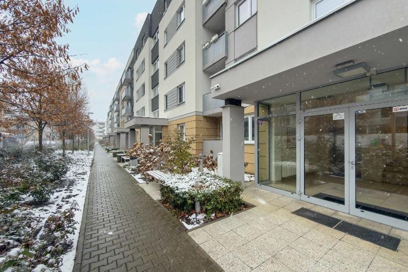Bright Two Bedroom Apartment in Wrocław with Air Conditioning and Parking by Noclegi Renters - image 17