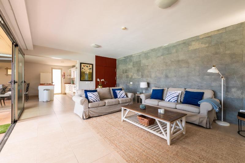 Premium House with Private Heated Pool and Bbq - image 10