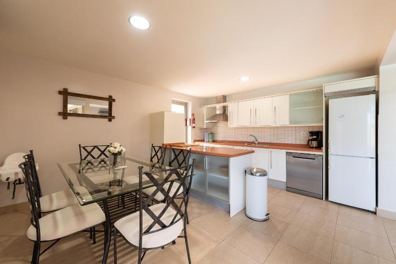 Premium House with Private Heated Pool and Bbq - image 27