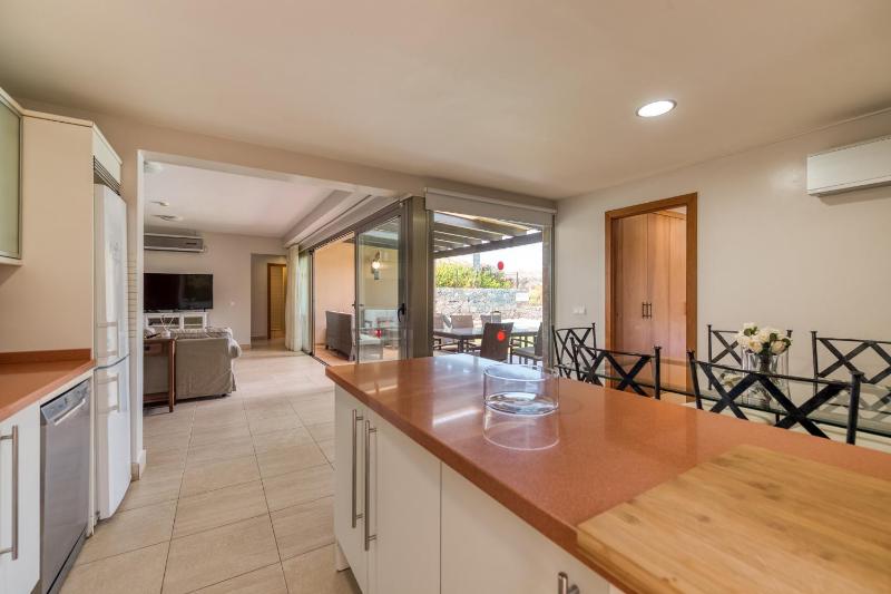 Premium House with Private Heated Pool and Bbq - image 8