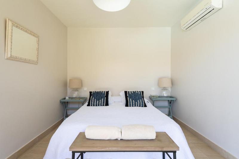 Premium House with Private Heated Pool and Bbq - image 20