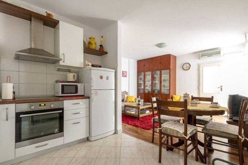 Apartment Deni - image 4