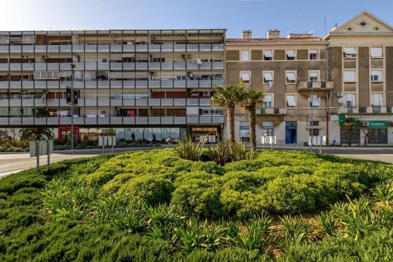 Apartment Deni - image 8