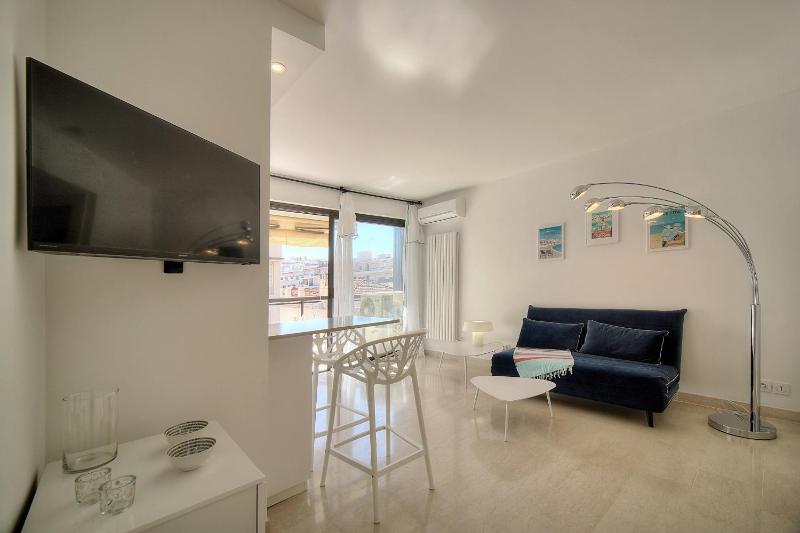 REF 1745 - Cannes Center - Studio for rent - image 10