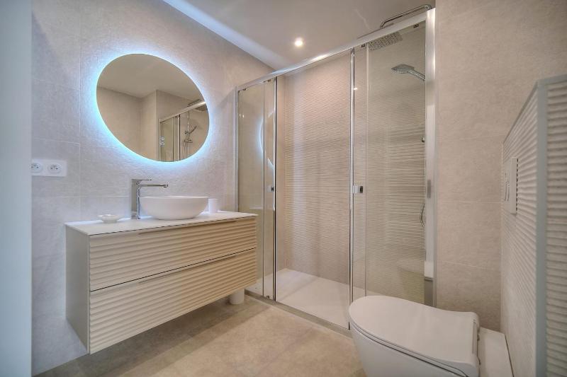 REF 1745 - Cannes Center - Studio for rent - image 13