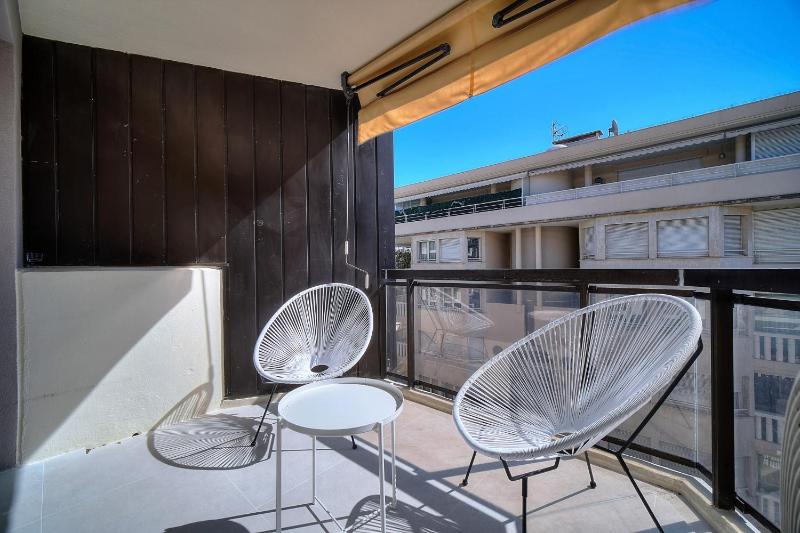 REF 1745 - Cannes Center - Studio for rent - image 3