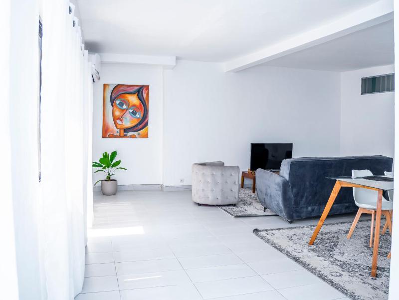 Appart Cosy avec Bureau et Balcon - Haie Vive - image 14
