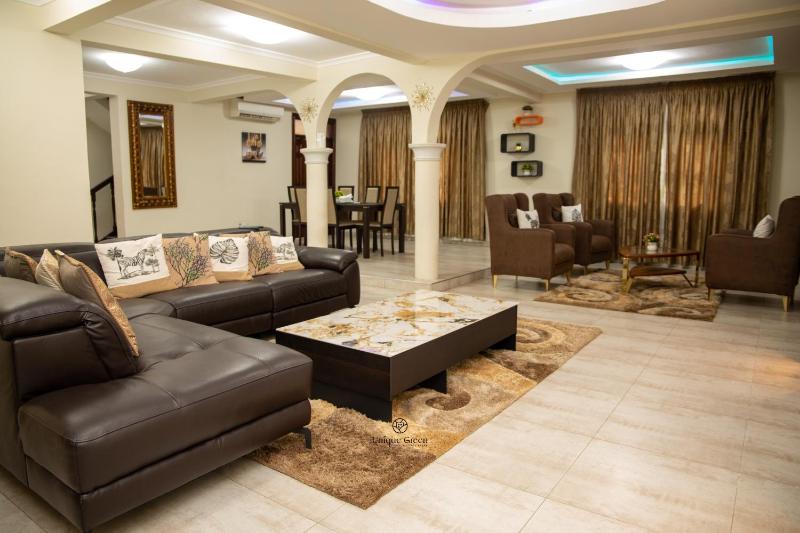 Unique Green Lodge - image 11