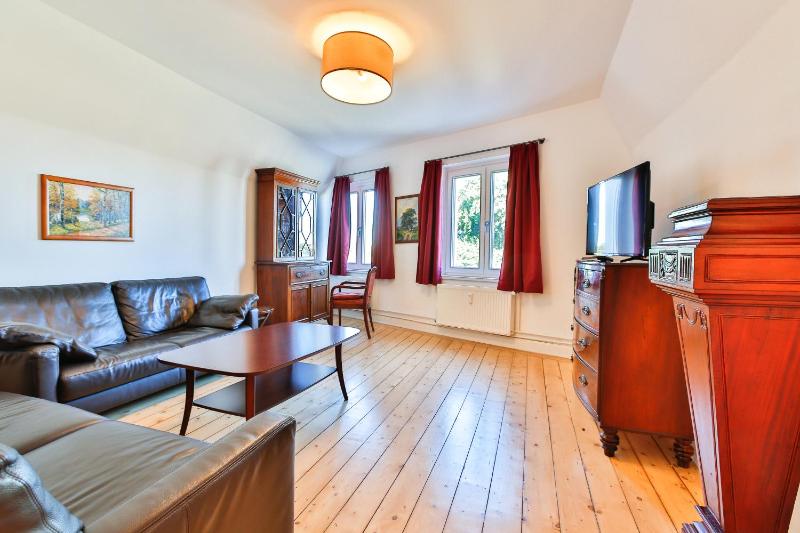Riverside Apartments - image 5