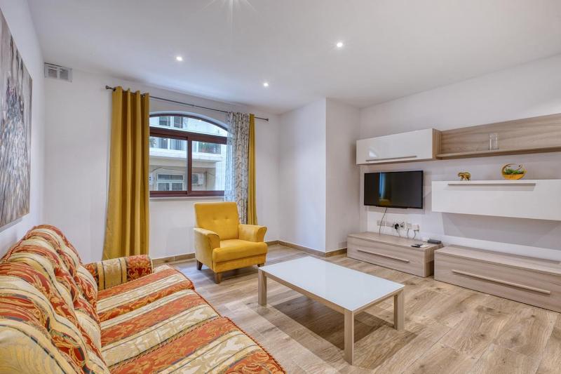 Modern 3 Bedroom Apartment in the Heart of Sliema - image 11