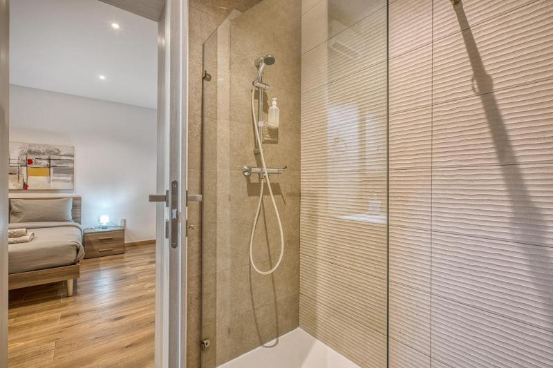 Modern 3 Bedroom Apartment in the Heart of Sliema - image 7