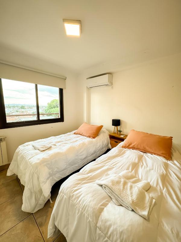 Amplio depto tres habitaciones y dos banos para familia - image 11