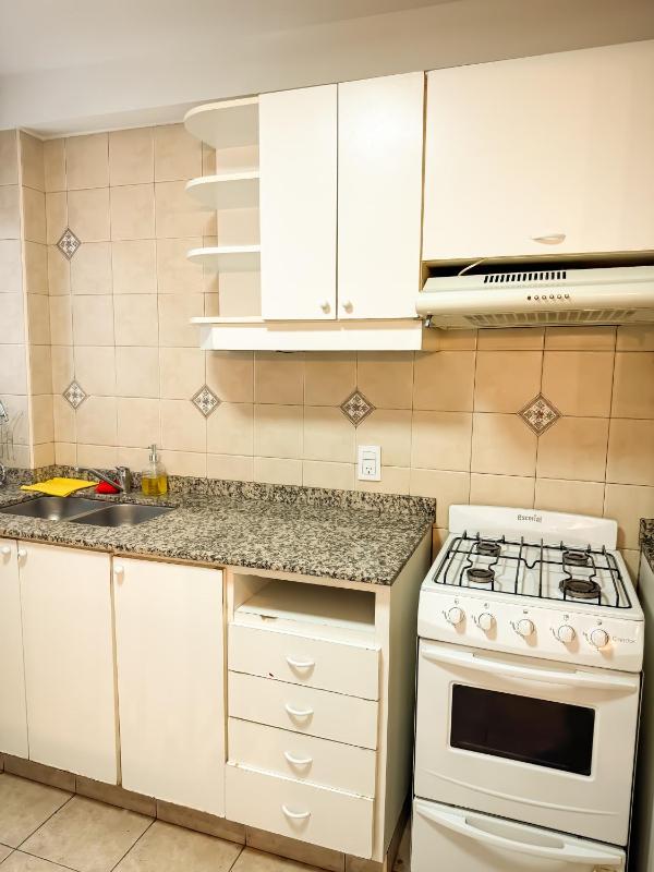 Amplio depto tres habitaciones y dos banos para familia - image 6