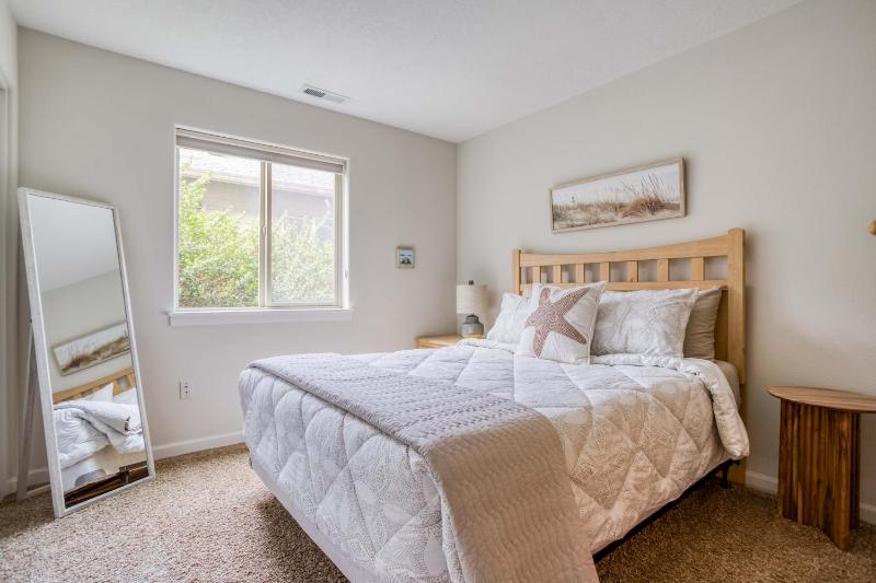 Moonlit Beach House - image 37