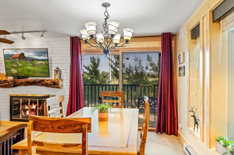 Bear Claw 104 - True Ski-in Ski-out Access Slope Views & Winter Shuttle! - image 16