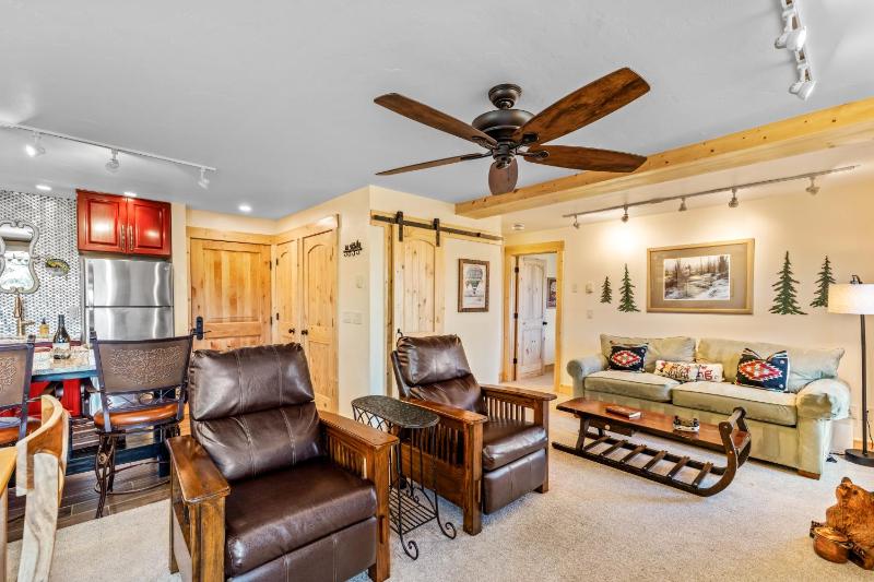 Bear Claw 104 - True Ski-in Ski-out Access Slope Views & Winter Shuttle! - image 7