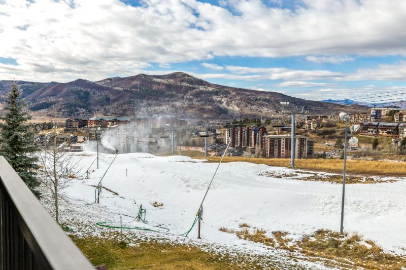 Bear Claw 203 - True Ski-in Ski-out Access Slope Views & Winter Shuttle! - image 12
