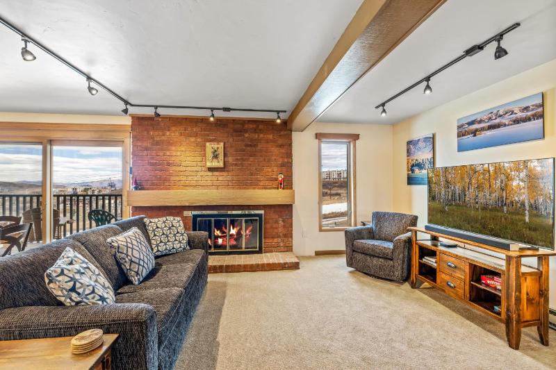 Bear Claw 203 - True Ski-in Ski-out Access Slope Views & Winter Shuttle! - image 3