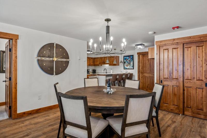 Bear Claw 312 - True Ski-in Ski-out Access Slope Views & Winter Shuttle! - image 8