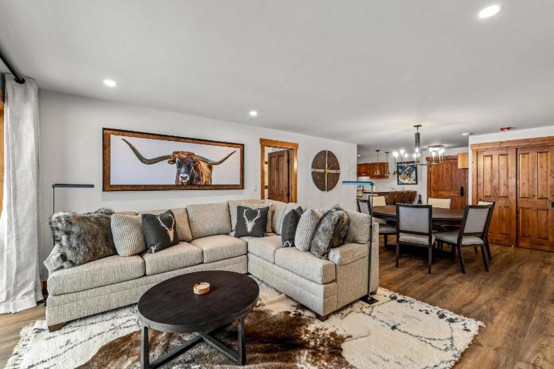 Bear Claw 312 - True Ski-in Ski-out Access Slope Views & Winter Shuttle! - image 13