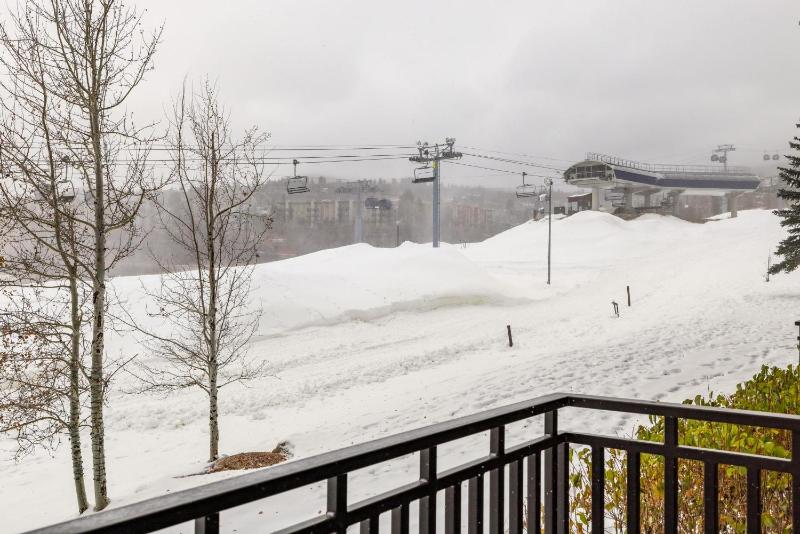 Bear Claw 312 - True Ski-in Ski-out Access Slope Views & Winter Shuttle! - image 14