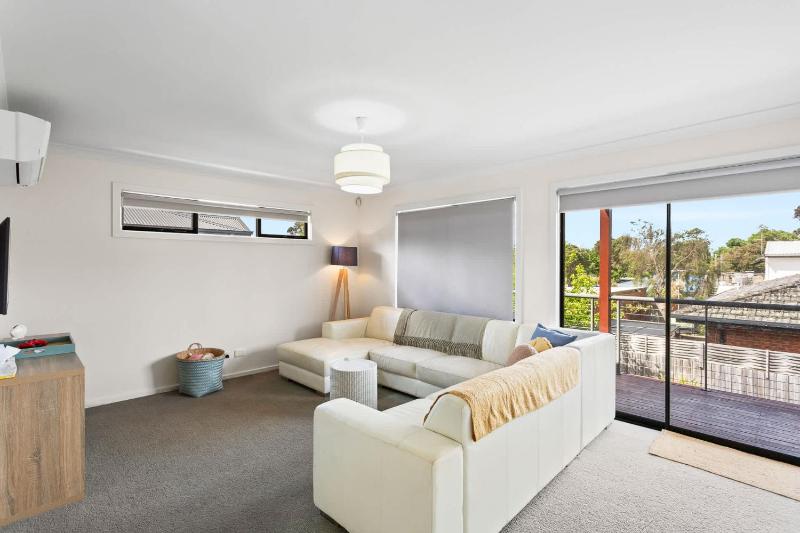Charming Cowes Townhouse - Private Retreat on Main Street - image 13