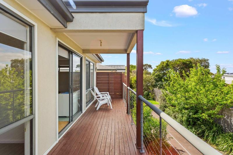 Charming Cowes Townhouse - Private Retreat on Main Street - image 23