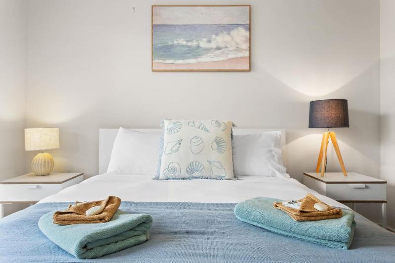 Charming Cowes Townhouse - Private Retreat on Main Street - image 20