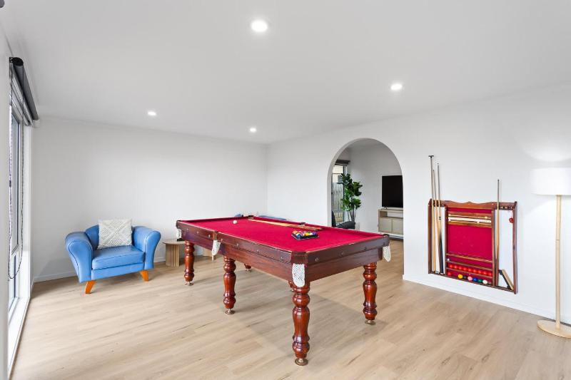 Newly Renovated Home in Heart of Cowes - image 3