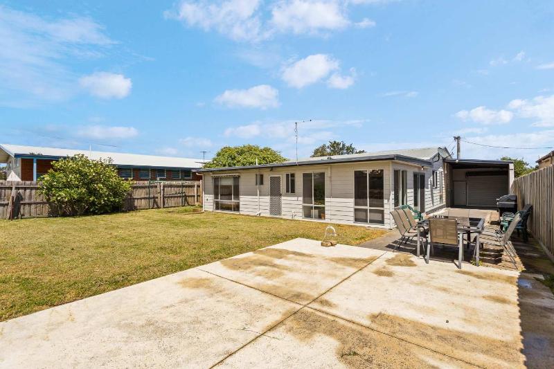 Newly Renovated Home in Heart of Cowes - image 13